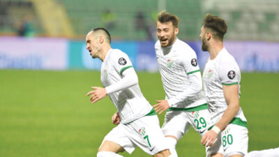 Namık’tan dikkat çeken performans! İçerde farklı dışarda farklı