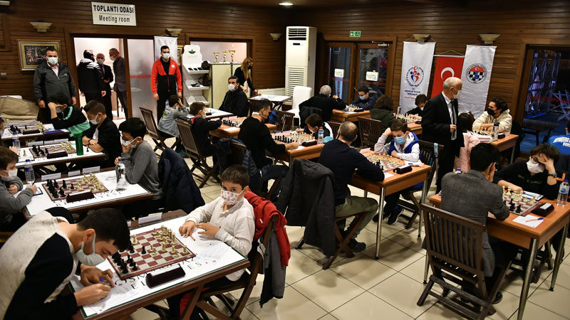 Osmangazi Belediyesi’nin Türkiye Satranç Federasyonu Bursa İl Temsilciliği işbirliğiyle düzenlediği