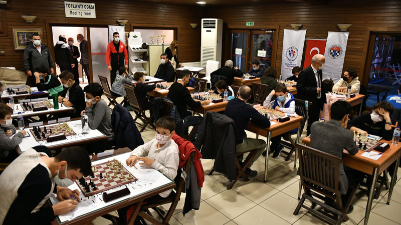 Satranç tutkunları Osmangazi’de buluştu