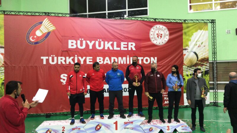 Ankara'da gerçekleştirilen Büyükler Badminton Türkiye Şampiyonası'nda Bursa Büyükşehir Belediyespor Kulübü,