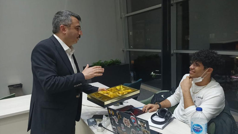 Başkan Yılmaz’dan öğrencilere ‘gece sürprizi’