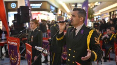 Bursa’da askeri bandodan anlamlı konser…