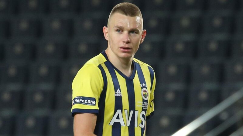 Fenerbahçe, Macar stoper Attila Szalai'nin Chelsea'ye transfer olacağı yönündeki iddialarla