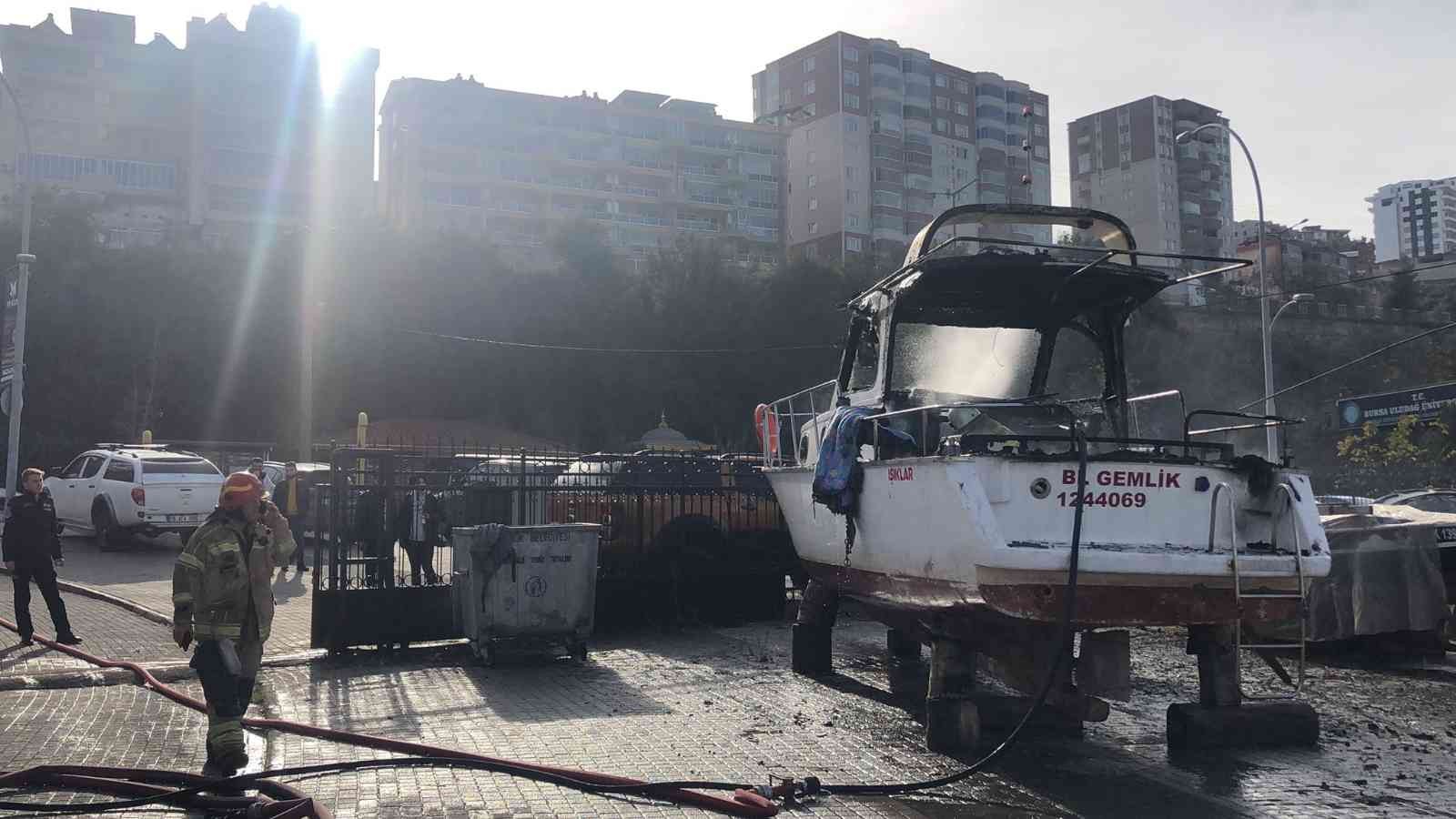 Bursa’da balıkçı barınağında korkutan yangın!