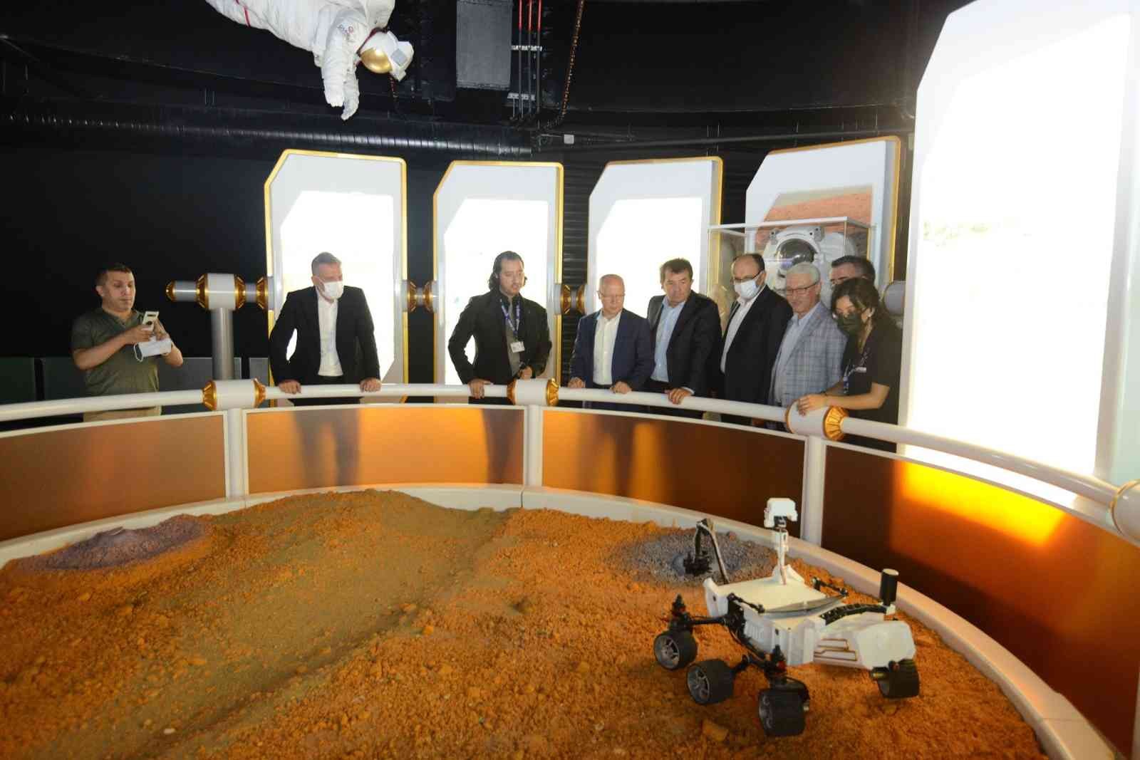 Başkan Gürkan: “Türkiye uydu üretebilen ilk 10 ülke arasına girecek” Başkan Gürkan: “Türkiye uydu üretebilen ilk 10 ülke arasına girecek”