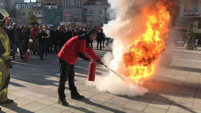 Bursa’da belediyede nefes kesen yangın tatbikatı Mustafakemalpaşa Belediyesi hizmet binalarında, Afet ve acil durumlarda görev alacak