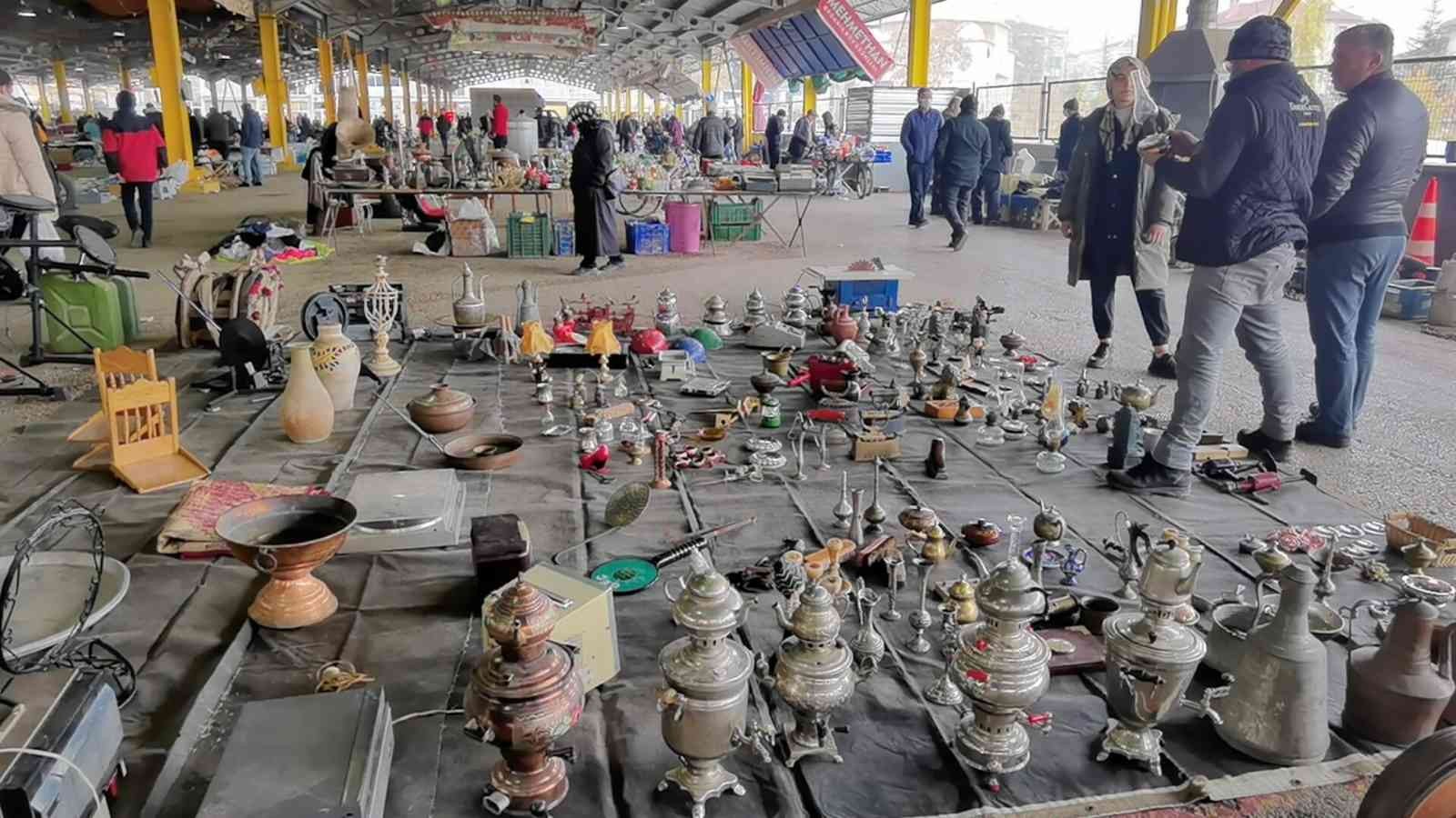 Bursa’daki bu pazarda ne ararsan var