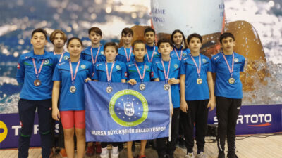 Büyükşehir’li yüzücüler Edirne’den de boş dönmedi