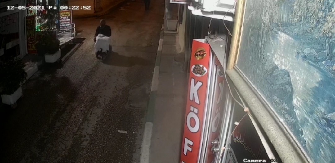 Bursa’da engelli taklidi yapıp akülü sandalyeyi çaldı