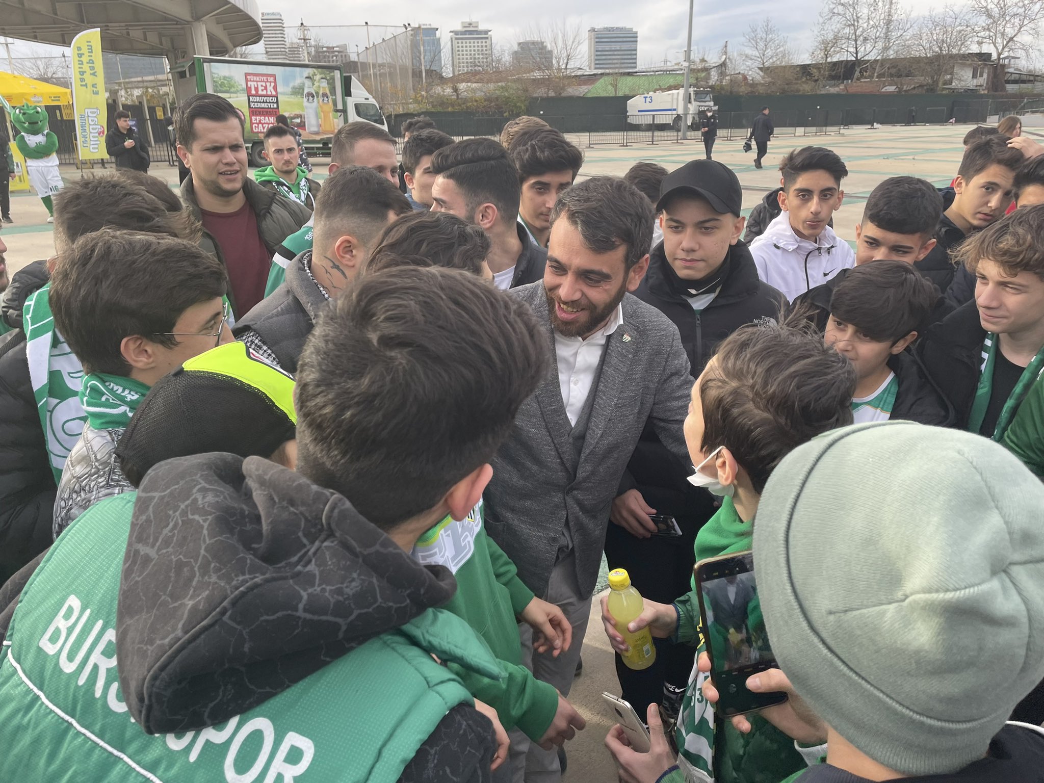 Bursaspor’dan üst üste paylaşımlar! Maç öncesi şenlik var… Bursaspor’dan üst üste paylaşımlar! Maç öncesi şenlik var…