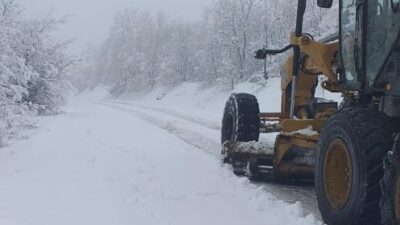 Bursa’da karın kapadığı yollar açılıyor!