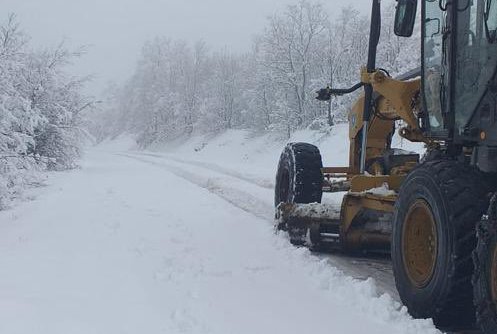 Bursa’da karın kapadığı yollar açılıyor!
