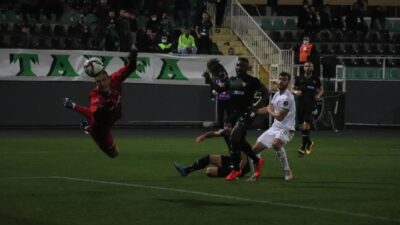 Bursasporlu oyuncudan takım arkadaşına kritik soru; ‘Nasıl olduğunu anlatsana’