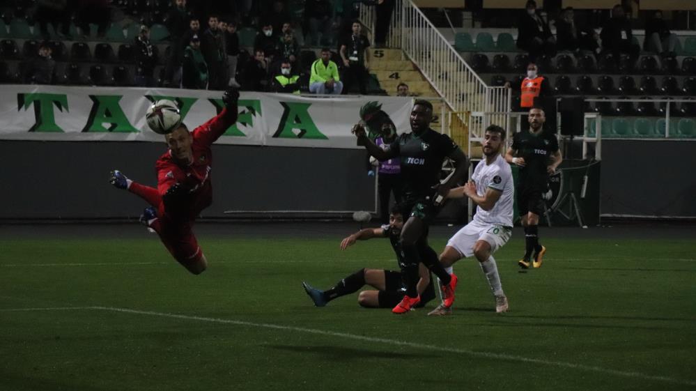 Bursasporlu oyuncudan takım arkadaşına kritik soru; ‘Nasıl olduğunu anlatsana’ Bursasporlu oyuncudan takım arkadaşına kritik soru; ‘Nasıl olduğunu anlatsana’