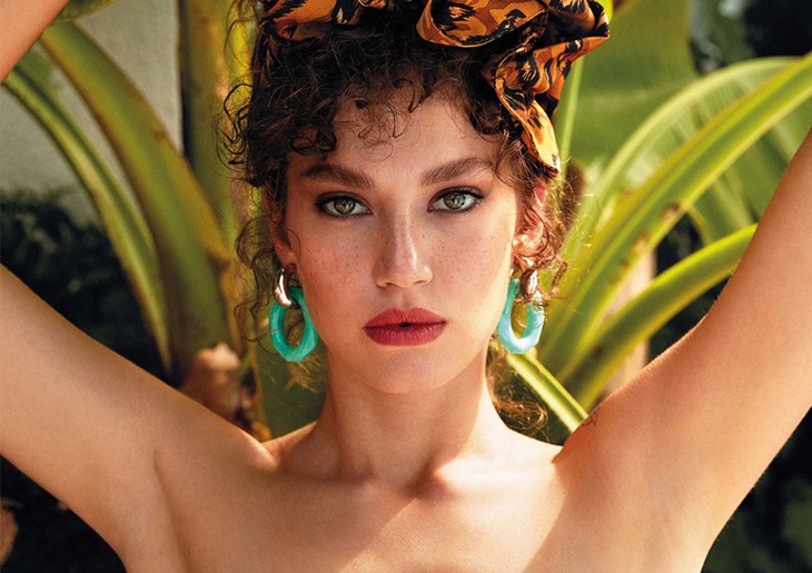 Melisa Şenolsun’un elbisesi sosyal medyayı salladı