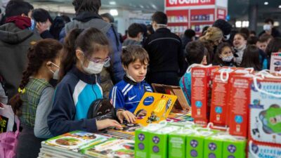 Bursa Büyükşehir Belediyesi tarafından bu yıl ikincisi düzenlenen kitap fuarı,