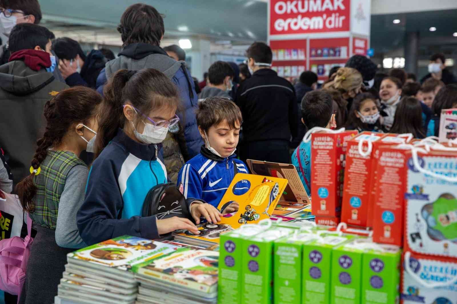kitap fuarina hafta sonu akini 0a95947