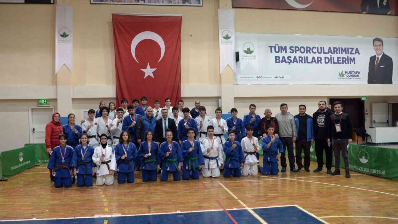 Osmangazi Belediyespor Judo Takımı sporcuları, Okul Sporları Gençler İl Birinciliği