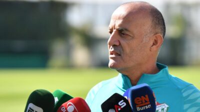 Bursaspor’da Özcan Bizati ile yollar ayrıldı