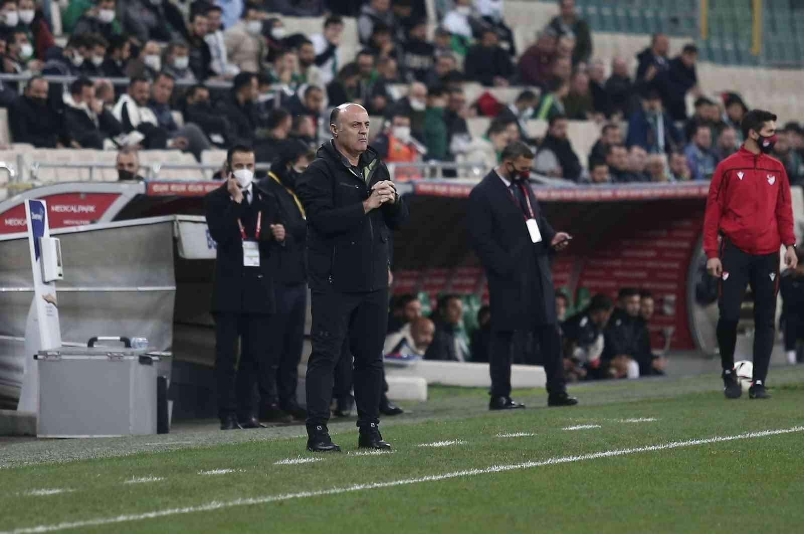 Özcan Bizati’den maç sonu açıklama: Seyircinin tepkisi ile hocalar değişmez Özcan Bizati’den maç sonu açıklama: Seyircinin tepkisi ile hocalar değişmez