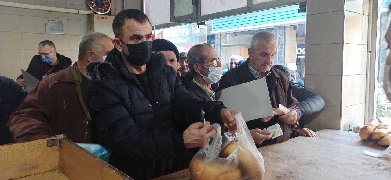 Bursa’da Türkiye’ye örnek olacak fırıncı…Bu fırına giren dua edip çıkıyor