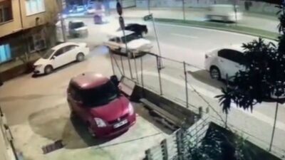 Bursa’da park halindeki otomobile arkadan çarptı, neye uğradığını şaşırdı