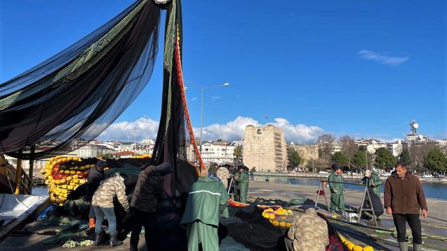 Fırtına balıkçıları vurdu! Denize açılamadılar
