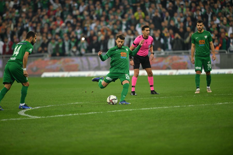 Bursaspor’da transfer tahtası açıldı ama… Geçen sezonu mumla arıyoruz Bursaspor’da transfer tahtası açıldı ama… Geçen sezonu mumla arıyoruz