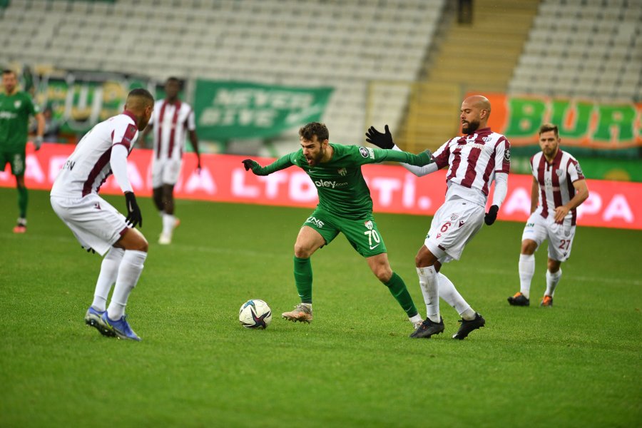 Bursaspor’a bir darbe daha! Resmen küme düşme potasında… Bursaspor’a bir darbe daha! Resmen küme düşme potasında…