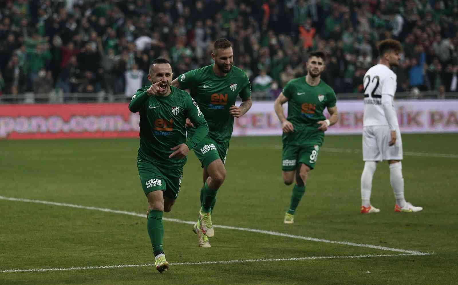 Bursaspor evinde Bandırmaspor’u ağırlıyor! İşte muhtemel kadrolar… Bursaspor evinde Bandırmaspor’u ağırlıyor! İşte muhtemel kadrolar…