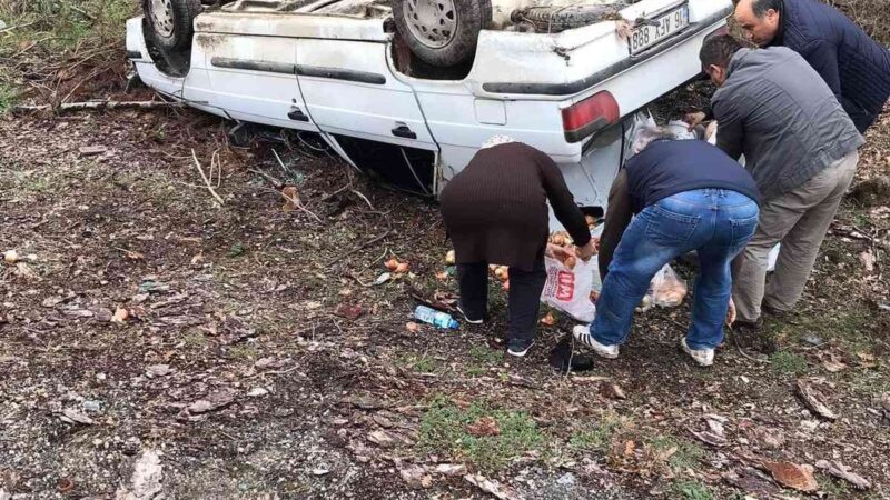 Bursa’da taklalar atan otomobilden sağ kurtuldular Bursa’da sürücüsünün direksiyon hakimiyetini kaybettiği otomobil, taklalar atarak durabildi. Otomobilin