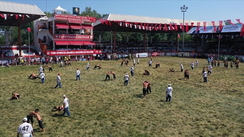 Tarihi Kırkpınar Yağlı Güreşleri'nin düzenlendiği Edirne Sarayiçi'ndeki Er Meydanı modernize