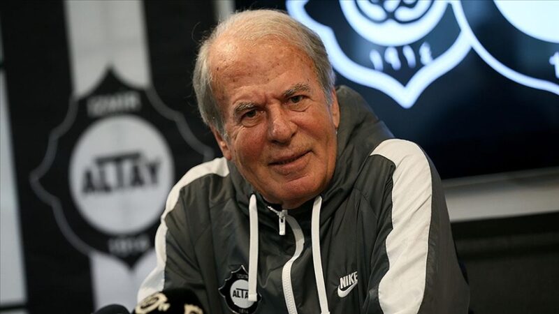 Spor Toto Süper Lig ekiplerinden Altay'ın teknik direktörü Mustafa Denizli,