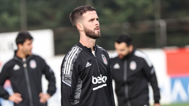 Beşiktaş'ta Pjanic, Borussia Dortmund maçı kadrosundan çıkarıldı.