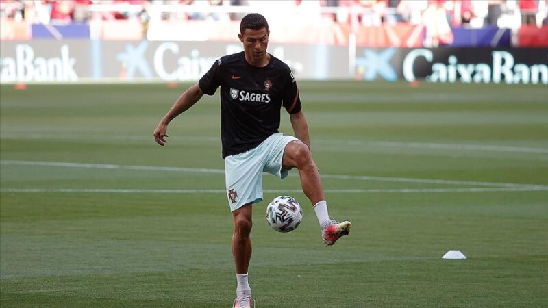 Portekizli yıldız futbolcu Cristiano Ronaldo, kulüp ve milli takım kariyerinde