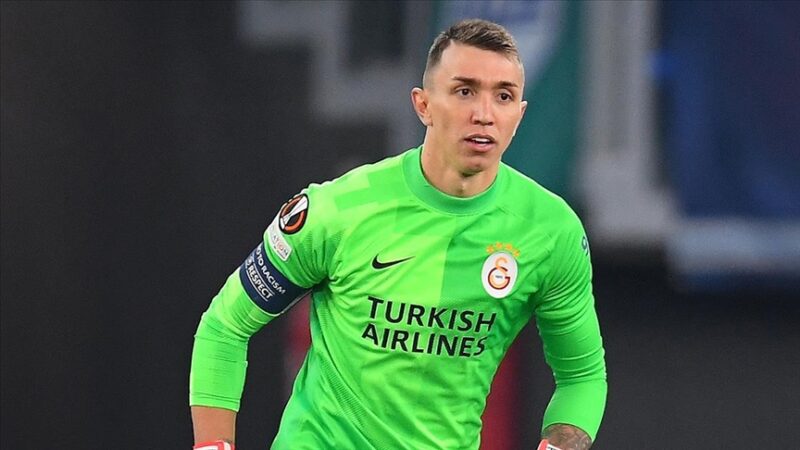 Demir Grup Sivasspor maçında sakatlanan Fernando Muslera’nın sol diz iç
