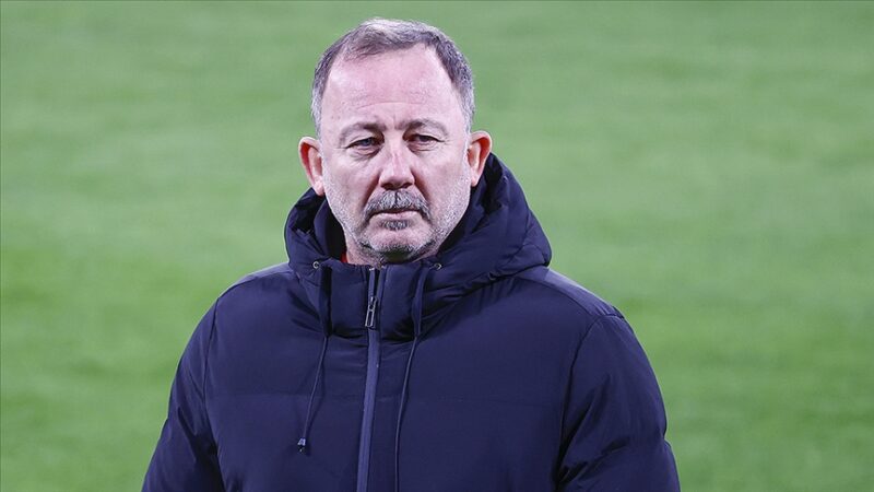 Beşiktaş'ta görevinden istifa eden Sergen Yalçın dönemi kısa sürdü. Yalçın,