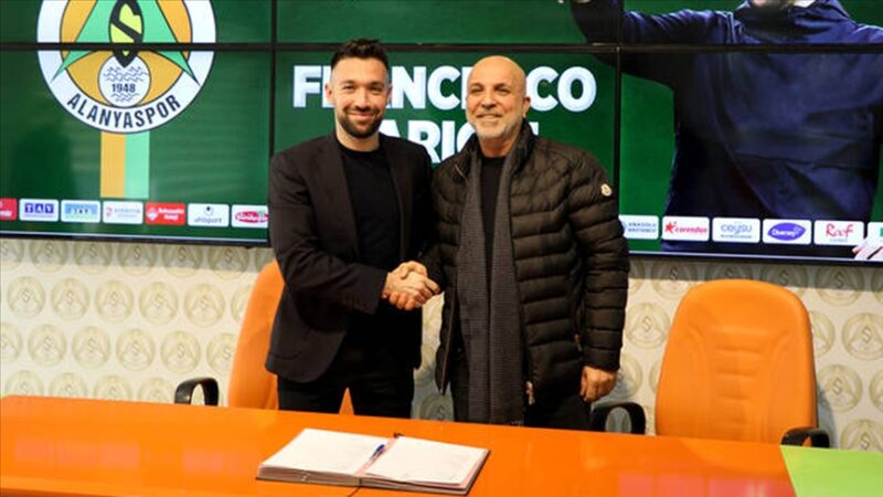 Süper Lig ekiplerinden Aytemiz Alanyaspor, teknik direktör Francesco Farioli ile