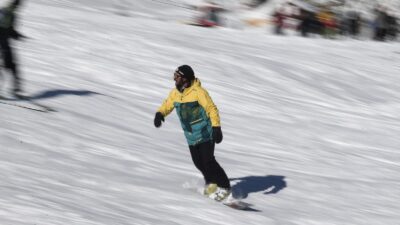Uludağ hafta içi de kayakçıların gözdesi