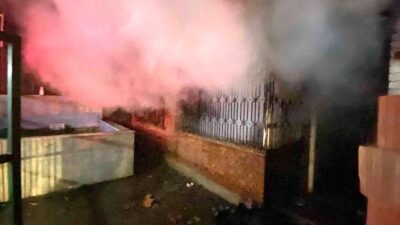 Bursa’da 600 yıllık türbenin yanındaki evde yangın…