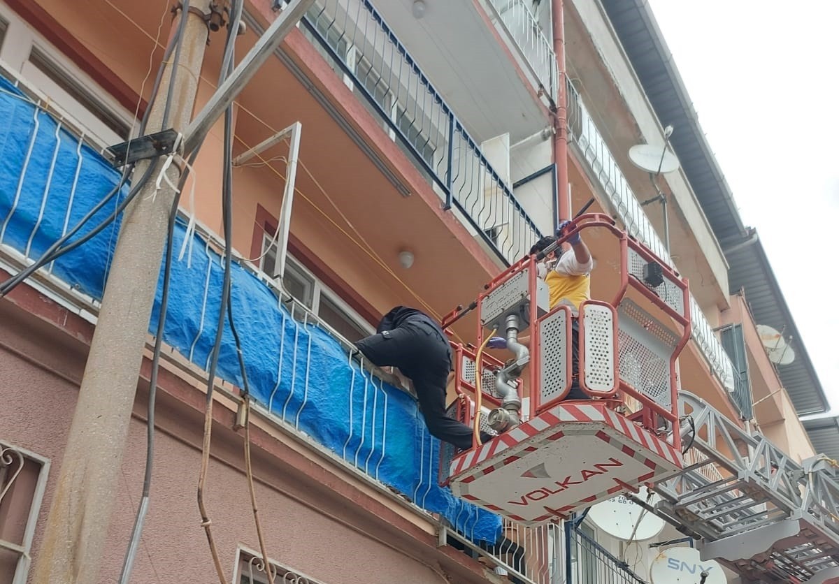 Bursa’da yaşlı kadının imdadına itfaiye yetişti