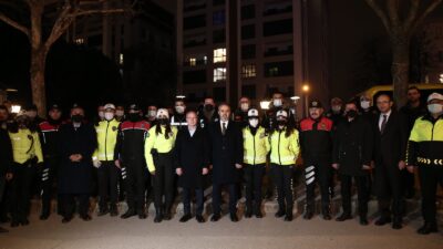 Bursa polisine yeni yıl sürprizi… Kent yöneticilerinden anlamlı ziyaret etti…