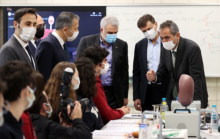 Milli Eğitim Bakanı Özer’den yüz yüze eğitim mesajı