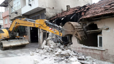 Osmangazi’de metruk bina temizliği