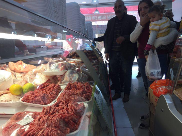 Yüzde 40 indirim yaptı! Vatandaş akın etti