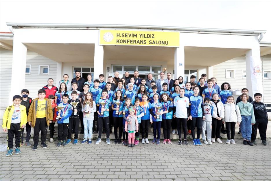 İl şampiyonasını 7 kupa 25 madalya ile tamamladılar İl şampiyonasını 7 kupa 25 madalya ile tamamladılar