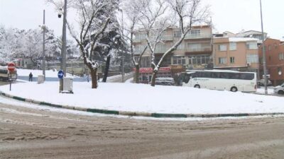 Bursa’da beyaza büründü! Kar yağışı ne kadar sürecek?