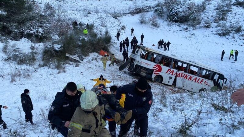 Kuzey Marmara Otoyolu’nda otobüs devrildi: 3 ölü