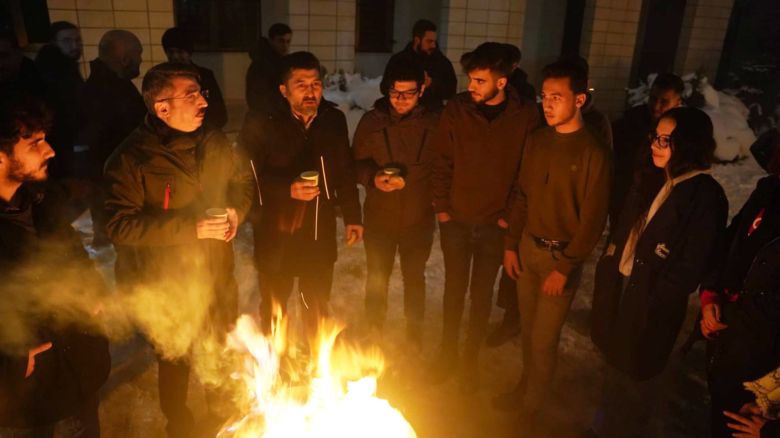 Öğrenciler sınav stresini ateş başında attılar