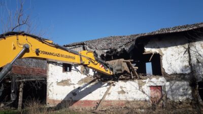 Osmangazi’de suç yuvası metruk binalara yıkım